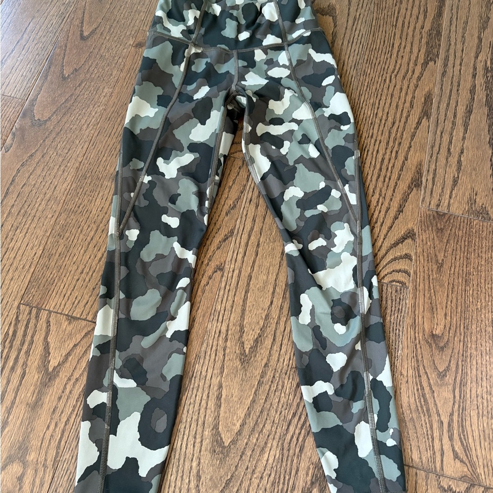 Athleta Camouflage Lightning 7/8 Leggings - Black/Green XXS